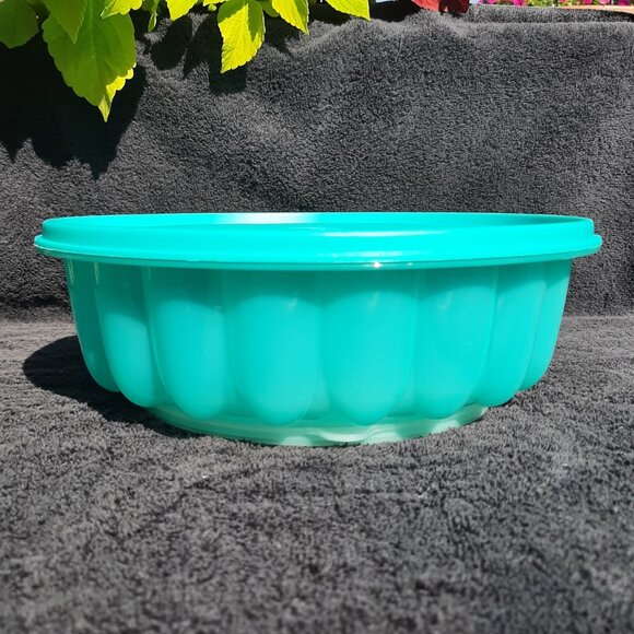 Teal TUPPERWARE 3 Pce Jelly Mold Ice Ring Bowl with Lid Jel-N-Serve - Picture 1 of 16